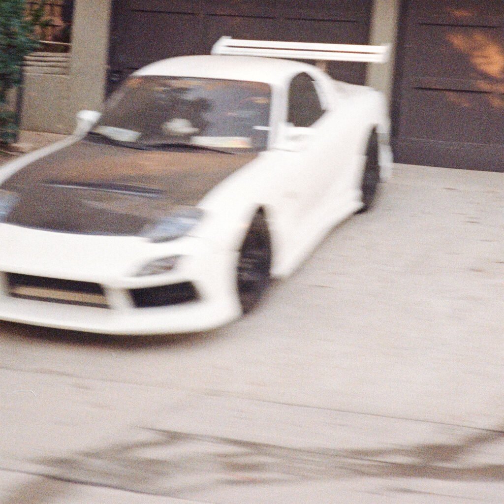 RØZ CIERRA UN AÑO DECISIVO EN SU CARRERA CON EL ESTRENO DE SU EP DEBUT, “MAÑANA, TEMPRANO”